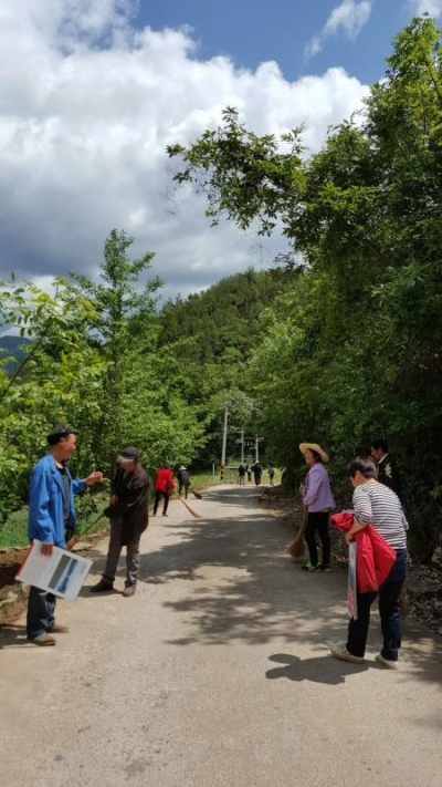 尚家村开展环境卫生整治行动