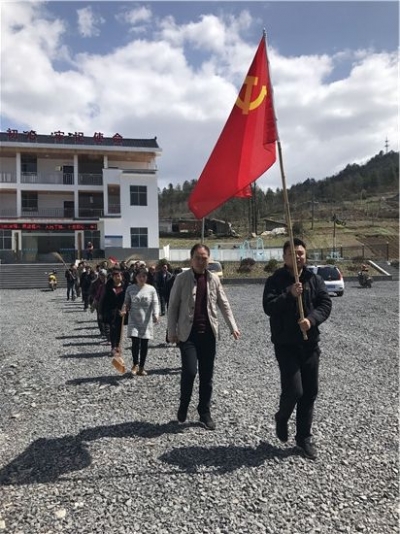 州中心医院“尖刀班”清明前夕缅怀先烈