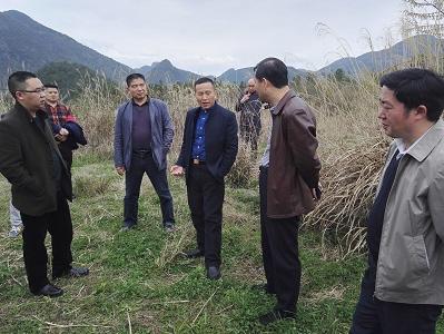 州直四单位为望坪脱贫攻坚“加油”