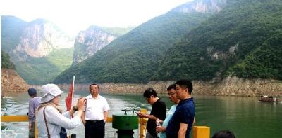 建始 | 近40名知名作家来建始参加文旅笔会采风活动