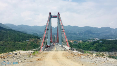 连接巴东、鹤峰、建始、五峰等地的巴东清江大桥即将通车