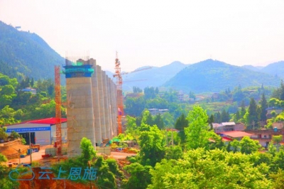 巴东 | 桥墩在“长高” 郑万高铁在变美