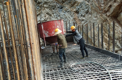 鹤峰县首座百米高墩预应力混凝土连续刚构桥进入主体施工阶段 