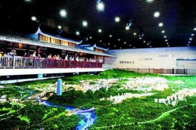 60名学生走进州规划馆 了解恩施的历史和未来