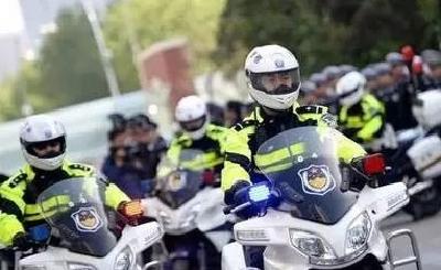 助力高考：恩施交警为高考的交通安全保驾护航