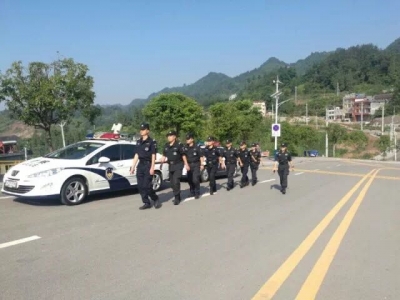 你赴考，我护考——宣恩公安为1342名考生护航
