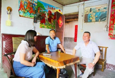 迎七一慰问老党员 党的关怀暖人心