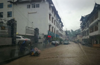 宣恩椿木营：突降暴雨致洪涝灾害