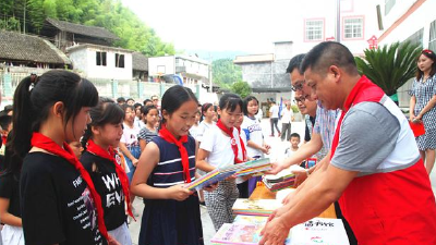 “梦•享图书馆”落户宣恩沙道沟两河小学