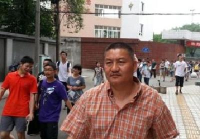 51岁高考“钉子户”：469分再上二本线 明年再来