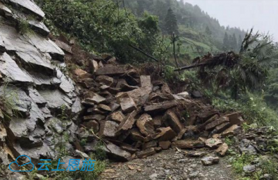 宣恩： 通村公路因山体滑坡致交通中断 过往车辆请绕行