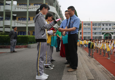 来凤县检察院：少言法治，感悟青春 ——让法治的种子在春天萌芽