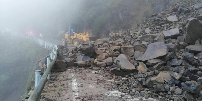 鹤峰：S341省道鹤峰沙坡段发生山体滑坡 目前基本清理完毕