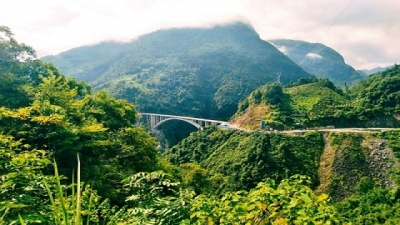 鹤峰县南渡江特大桥正式通车