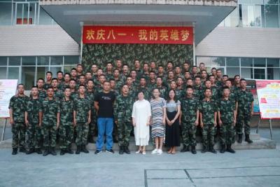 州图书馆联合武警举办读书主题活动