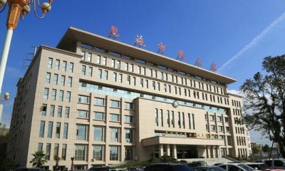 恩施市民之家公安窗口进入办证高峰期 警方：多种便利措施可申请证件