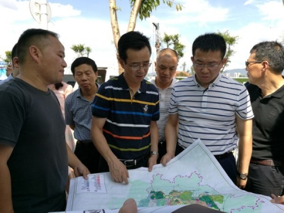 邓正平带队到州高新区视察上半年经济社会发展计划和财政预算执行情况