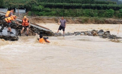 咸丰 | 41名群众被洪水围困 消防官兵及时营救疏散