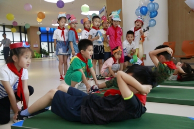 你咋看?这所小学放弃试卷 期末考试变游戏