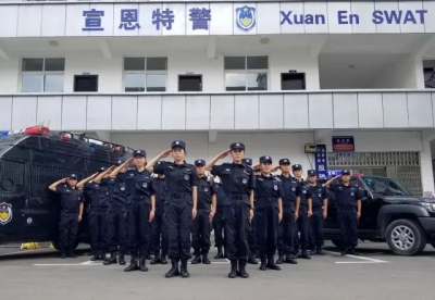 视频 | 宣恩:面对斧头和煤气罐，公安局长和他手下这样做…