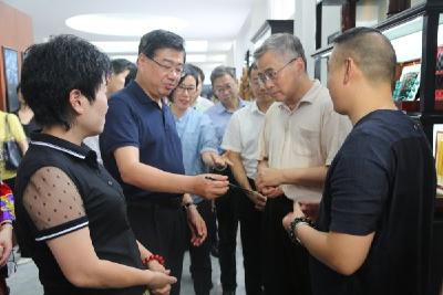 文化和旅游部副部长项兆伦到我州调研