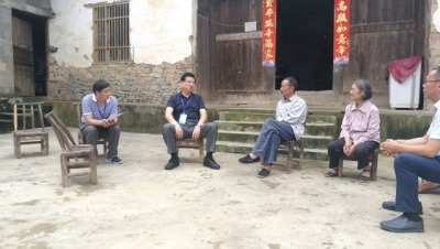 柯俊在恩施市参加“人大代表在行动”活动时强调 以百分之百的感情和努力 确保百分之百高质量脱贫 