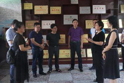 省文化厅调研建始农村青少年精神文化状况