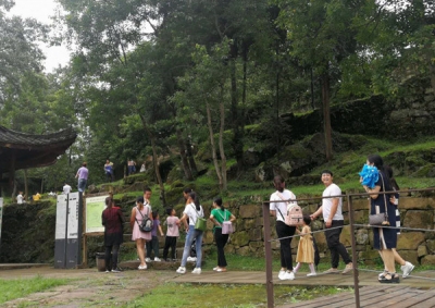 唐崖土司城申遗三周年 景区游人如织
