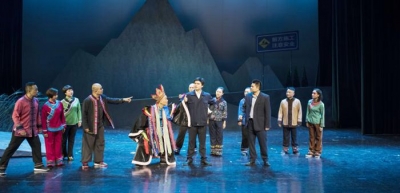 南剧《初心》在州城隆重上演