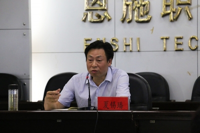恩施州人民政府副州长夏锡璠为药材产业发展带头人培训班授课