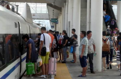 州庆假期恩施火车站共发送旅客62192人