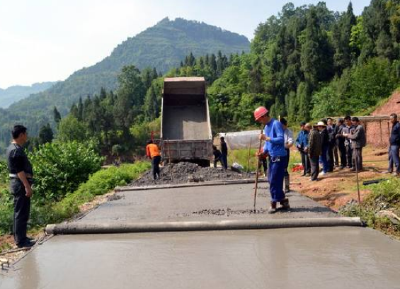 农村公路建设监管不到位 来凤集中约谈相关责任人
