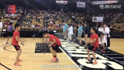 中国小学生暴风式脚速赢得世界杯！国歌奏响那一刻燃哭