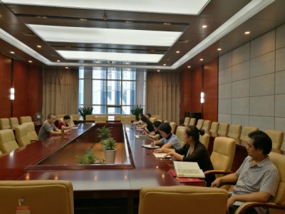 州文化馆组织学习州委七届五次全会精神