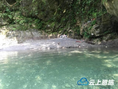 游客轻信野导游进屏山未开发景区 乱扔垃圾等乱象丛生