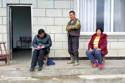 只要群众脱贫 哪怕干部脱皮 鹤峰县移民局驻走马镇栗山村尖刀班侧记