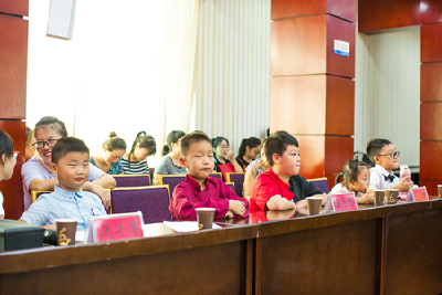 州财政局举行“吟诵经典﹒传承文明”职工亲子诵读活动  