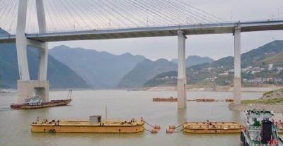 巴东长江公路大桥防撞设施即将竣工