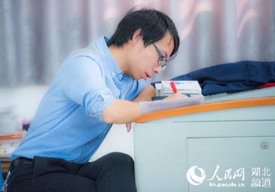 中小学教师性别失衡严重 男老师盼更多认同感