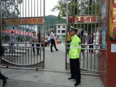 开学季，恩施警察用心守护！孩子们，新学期要加油哦