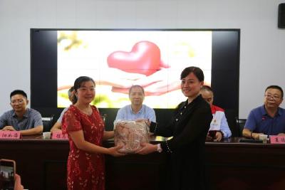 杭州市上城区爱心捐助情暖鹤峰山区小学