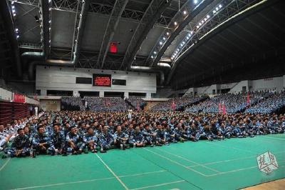 骗子最爱盯上大学新生 老民警教7400名新生如何防骗