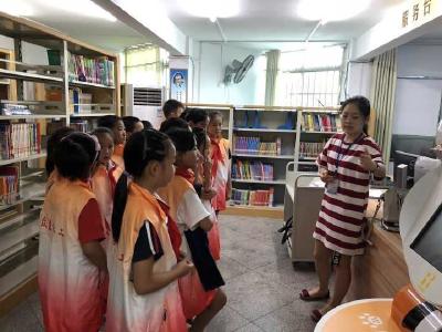 开学在即，小学生体验图书馆活动热情不减