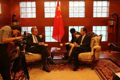 瑞典警方称中国游客没违法,瑞典警察也没违法 中方回应