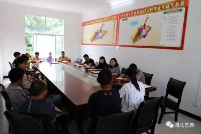 恩施州委州政府接待处勉励尚家村大学生扣好人生第一粒纽扣