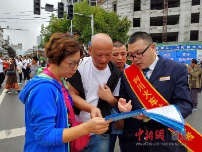 高铁动车组“亮相”利川龙船调艺术节