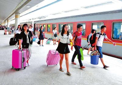 今年铁路暑运发送旅客再创新高 超6.5亿人次
