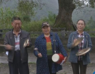 鹤峰：村民自编“三句半” 扫黑除恶大家传