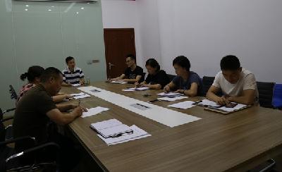 州民族体育馆党员干部学习州委七届五次会议精神