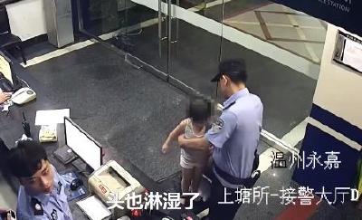孩子走失路人报警，民警接警后发现竟是自己孩子……